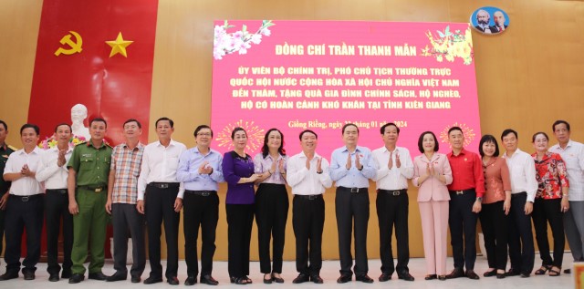 PHÓ CHỦ TỊCH THƯỜNG TRỰC QUỐC HỘI TRẦN THANH MẪN THĂM, CHÚC TẾT GIA ĐÌNH CHÍNH SÁCH, HỘ NGHÈO TẠI HUYỆN GIỒNG RIỀNG, KIÊN GIANG